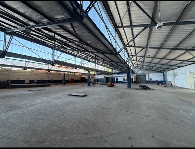 1,500M² WAREHOUSE TO LET IN CLAREMONT
